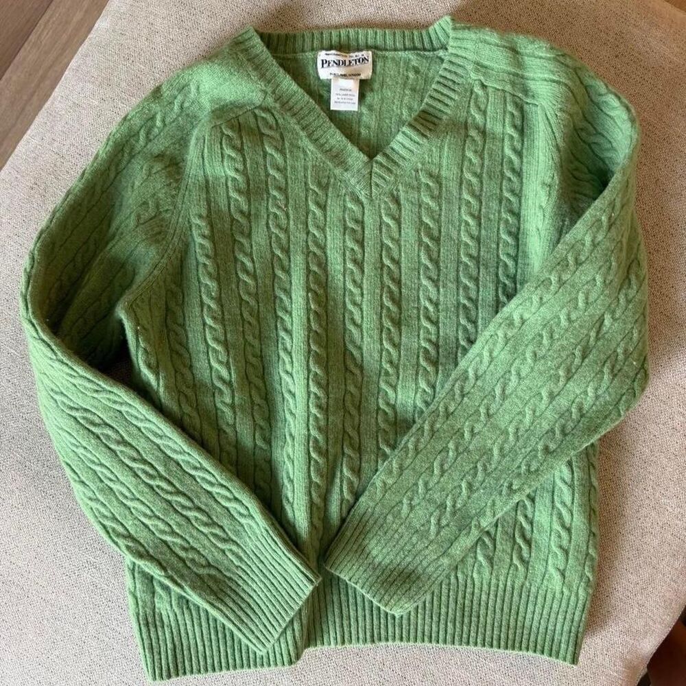 PENDLETON green cable knit sweater. 100% lambs wool size s